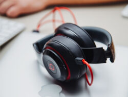 Forget Those Old Head Phones, We Have Air Ears Now