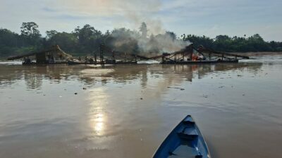 Polsek Cerenti Tertibkan Lima Rakit PETI Jenis Dompeng di Sungai Kuantan Desa Pulau Jambu