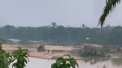 Ke Mana Emas Ratusan Ponton PETI Mengalir? Sungai Kuantan Tenang Dikeruk, Masjid Bersejarah Terancam
